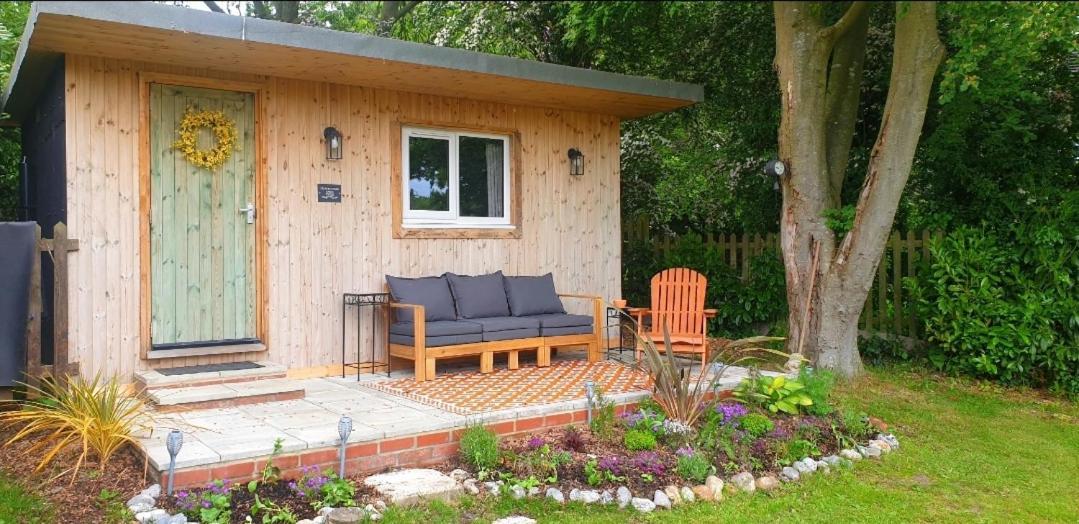 Lilac Cottage Cabin Swafield Bagian luar foto