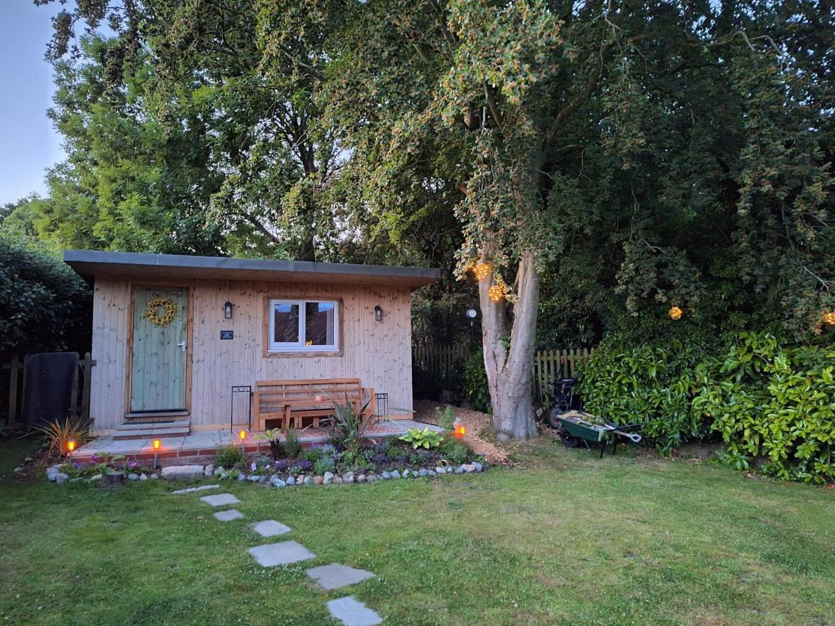 Lilac Cottage Cabin Swafield Bagian luar foto